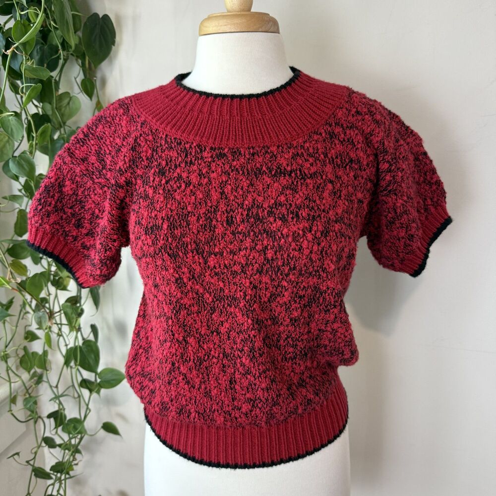 Vintage 80s Red-Pink Black Textured Popcorn Bouclé Knit Short Sleeve Sweater